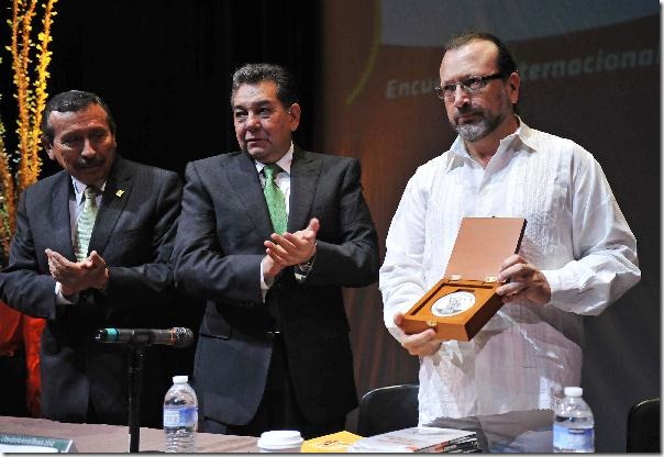 2012-09-08-medalla-merito-literario (2)