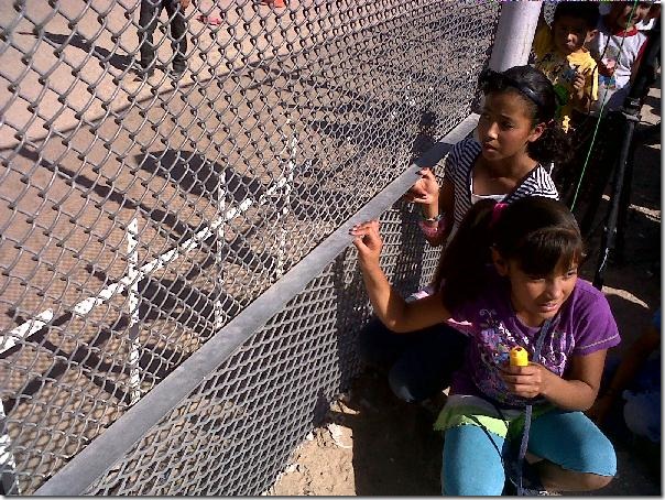 2012-11-02-border-mass (4)