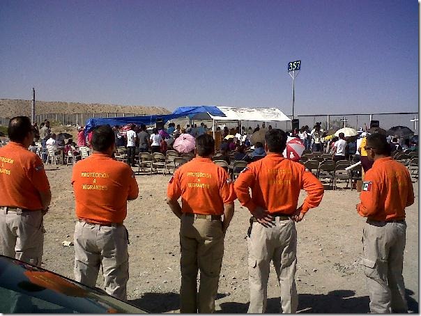 2012-11-02-border-mass (5)