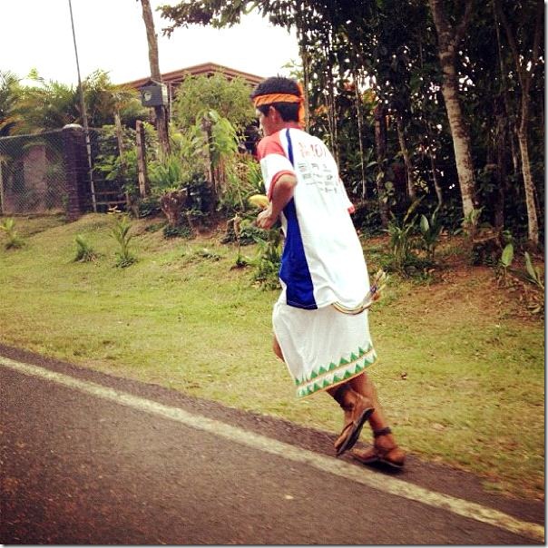 2012-11-28-maratonistas-raramuris (3)