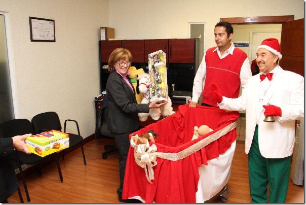 2012-12-04-colecta-navideña-uacj (2)