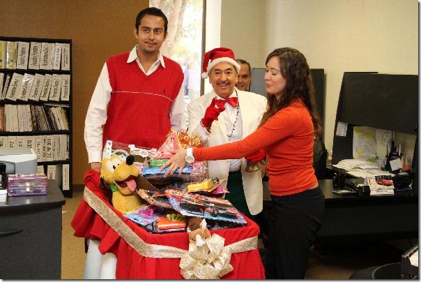 2012-12-04-colecta-navideña-uacj (3)