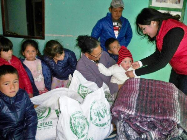 2012-12-29-apoyos-en-colonias (1)