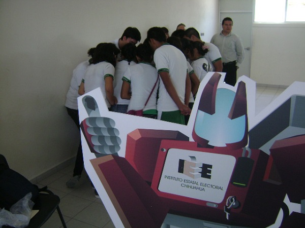 2013-06-21-preparativos-eleccion-infantil (2)