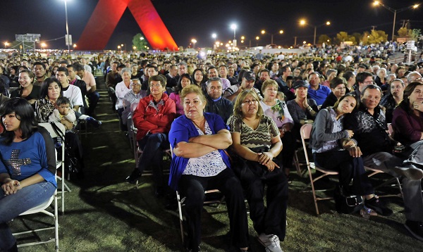 El tenor Paul Potts y la Orquesta Sinfonica de la Universidad Autonoma de Ciudad Juarez en el 40 aniversario de la Institucion.