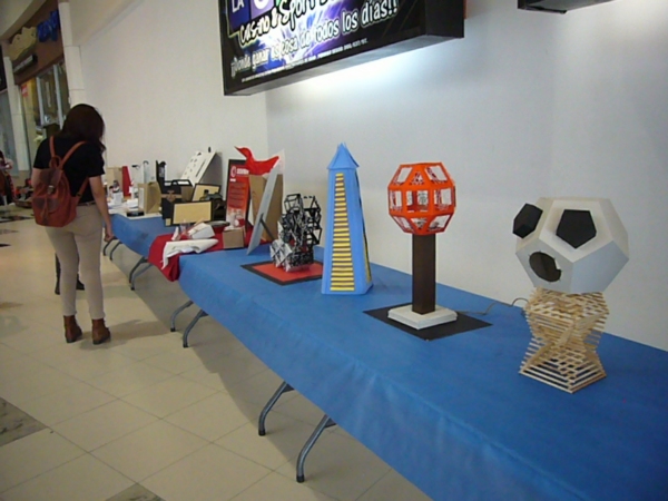 2013-11-30-expo-diseno-uacj (128)