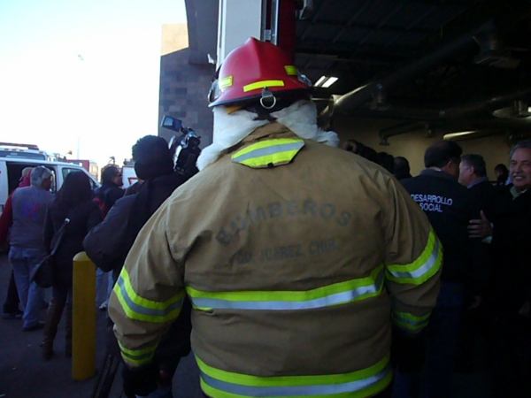 2013-12-24-santa-bombero (14)