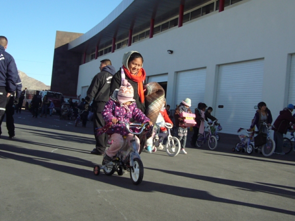 2013-12-24-santa-bombero (43)