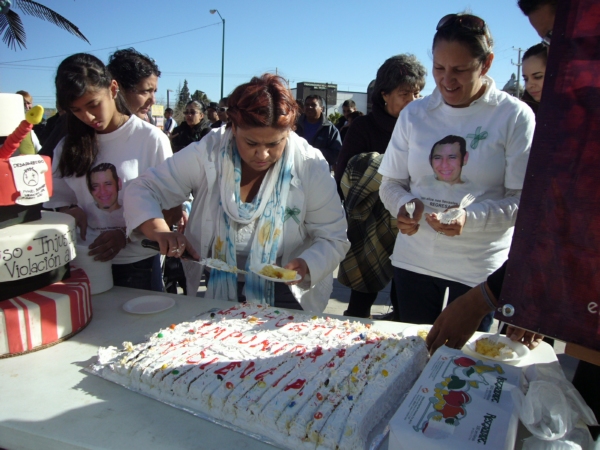 2014-01-10-cumpleanos-desaparecido (16)