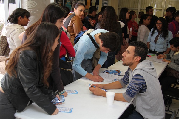 2014-02-20-feria-servicio-social (2)