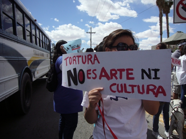 2014-04-07-antitaurinos-animalistas (12)
