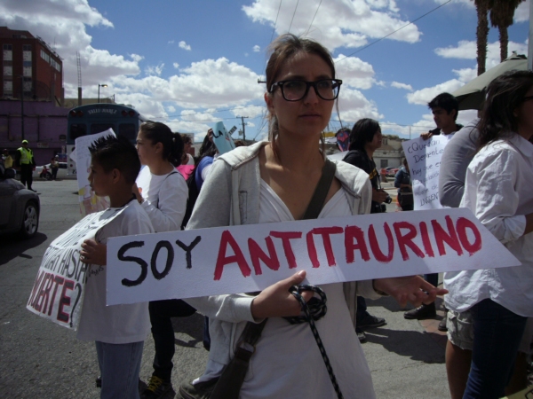 2014-04-07-antitaurinos-animalistas (13)