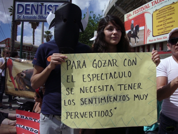 2014-04-07-antitaurinos-animalistas (20)
