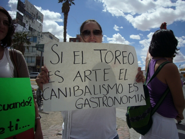 2014-04-07-antitaurinos-animalistas (25)
