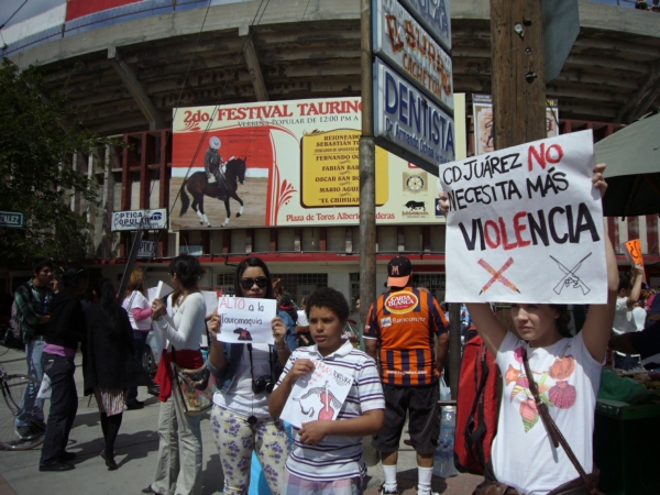 2014-04-07-antitaurinos-animalistas (28)