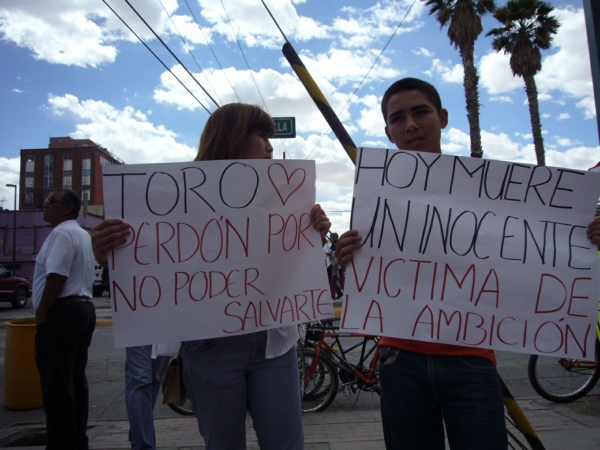 2014-04-07-antitaurinos-animalistas (31)