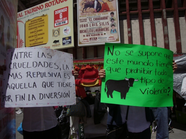 2014-04-07-antitaurinos-animalistas (9)