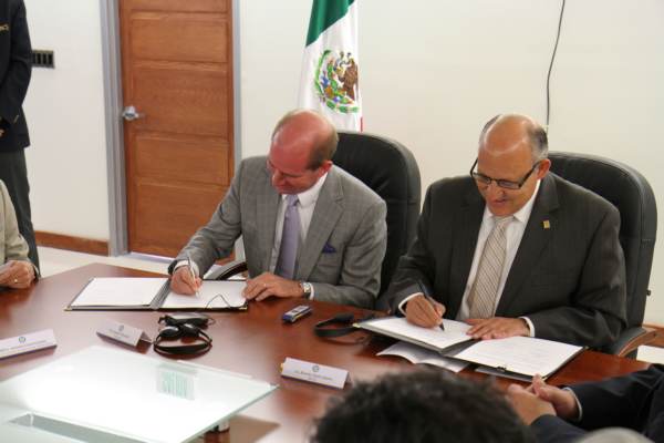 2014-06-20-convenio-uacj-wnmu (2)