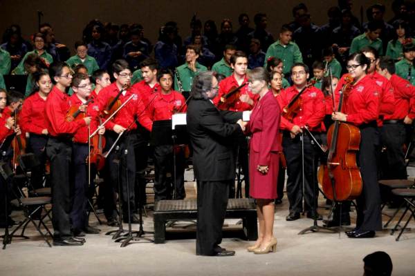 2014-06-27-esperanza-azteca-dif (5)