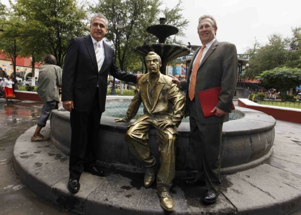 2014-08-14-embajador-wayne (3)