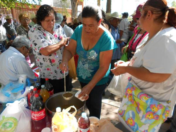 2014-08-31-festejo-braceros-cumpleaños (16)