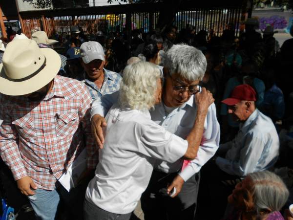 2014-08-31-festejo-braceros-cumpleaños (8)