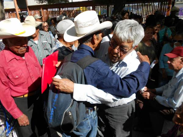 2014-08-31-festejo-braceros-cumpleaños (9)