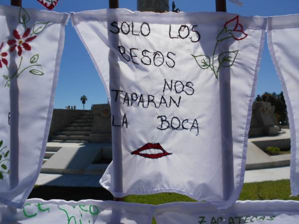 2014-10-06-bordados-y-letrero (10)