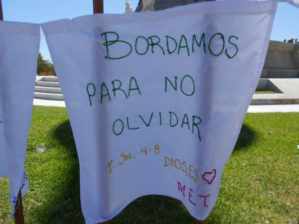 2014-10-06-bordados-y-letrero (18)