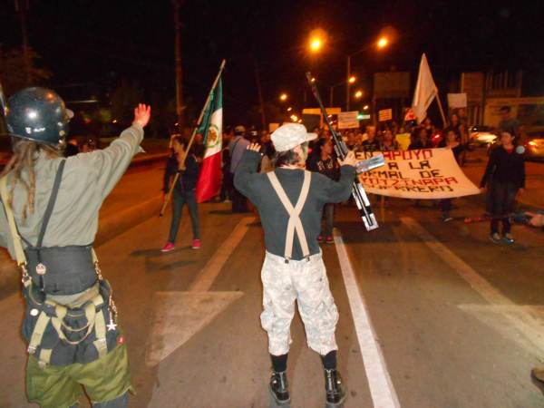 2014-10-22-2a-marcha-por-ayotzinapa (14)