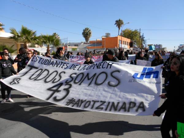 2014-11-20-desfile-asamblea (15)