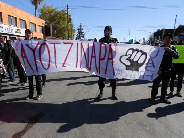 2014-11-20-desfile-asamblea (9)