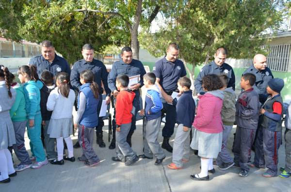 2014-11-22-policias-municipales-reconocimiento (2)