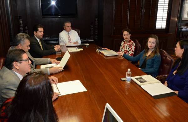 2014-11-26-tin-tan-hija (1)