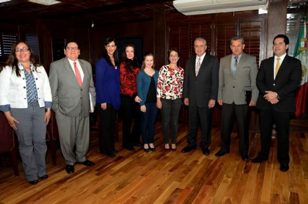 2014-11-26-tin-tan-hija (3)