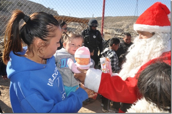 2014-12-26-sspm-entrega-juguetes (6)
