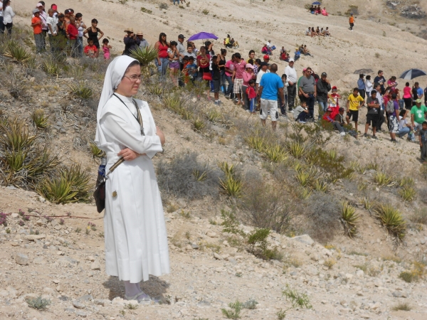 2015-04-03-viacrucis-xv-aniv (20)