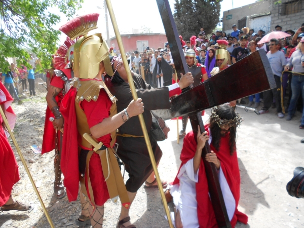 2015-04-03-viacrucis-xv-aniv (4)