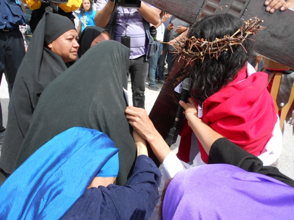 2015-04-03-viacrucis-xv-aniv (9)