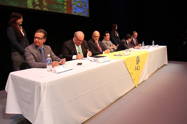 2015-06-26-firma-convenio-uacj-radio-publica