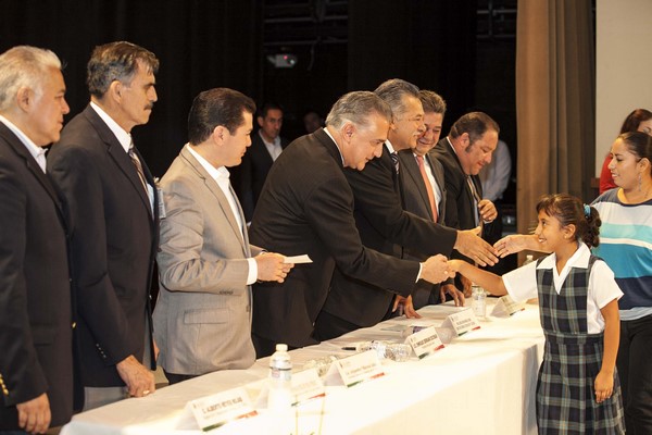 2015-09-21-entrega-becas (4)