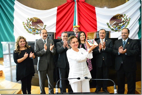 2016-09-06-perla-delarosa-medalla (1)