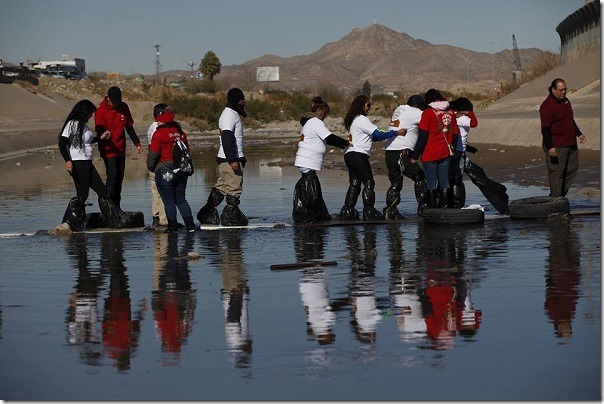 2017-01-28-hugs-not-walls